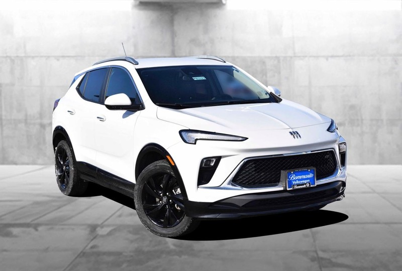 Buick Encore GX Vehicle Full-screen Gallery Image 02