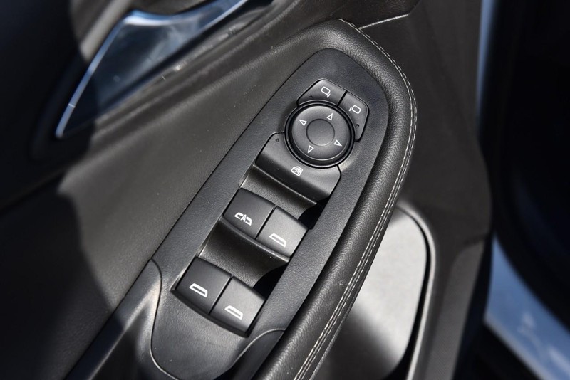 Buick Encore GX Vehicle Full-screen Gallery Image 08