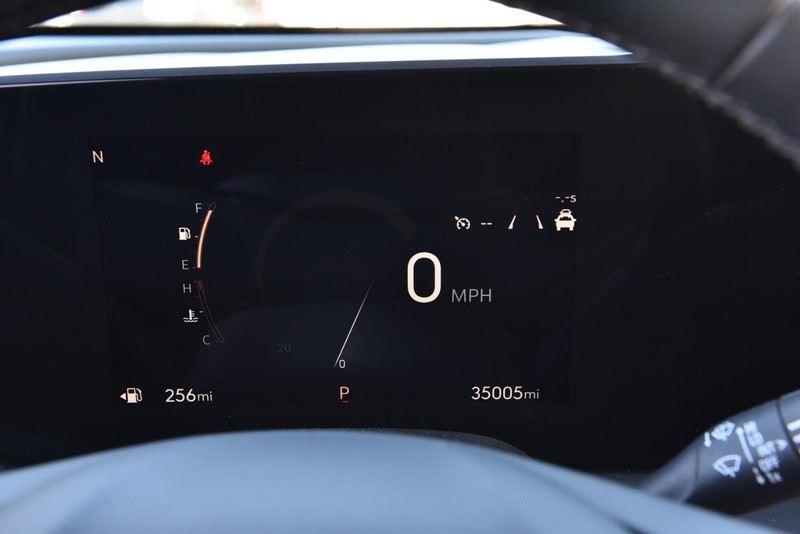 Buick Encore GX Vehicle Full-screen Gallery Image 11