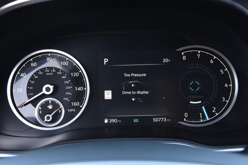 Genesis GV80 Vehicle Full-screen Gallery Image 13