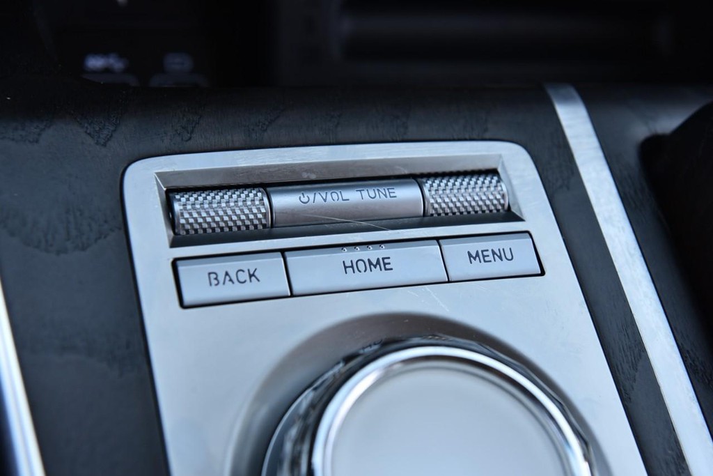 Genesis GV80 Vehicle Full-screen Gallery Image 18