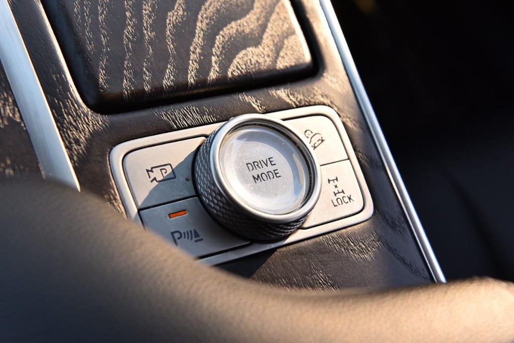 Genesis GV80 Vehicle Full-screen Gallery Image 20