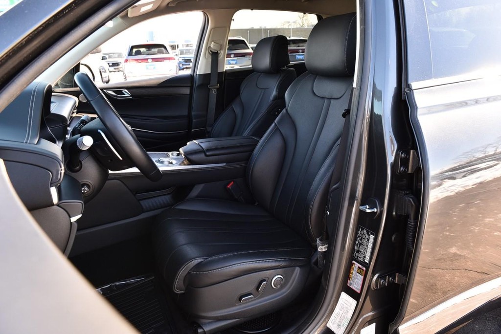 Genesis GV80 Vehicle Full-screen Gallery Image 22