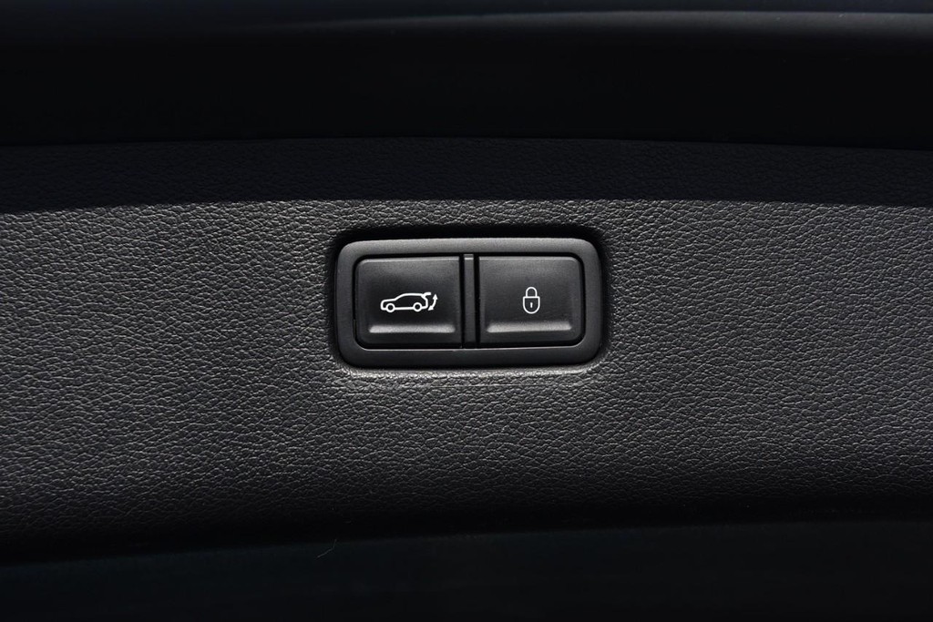 Genesis GV80 Vehicle Full-screen Gallery Image 29