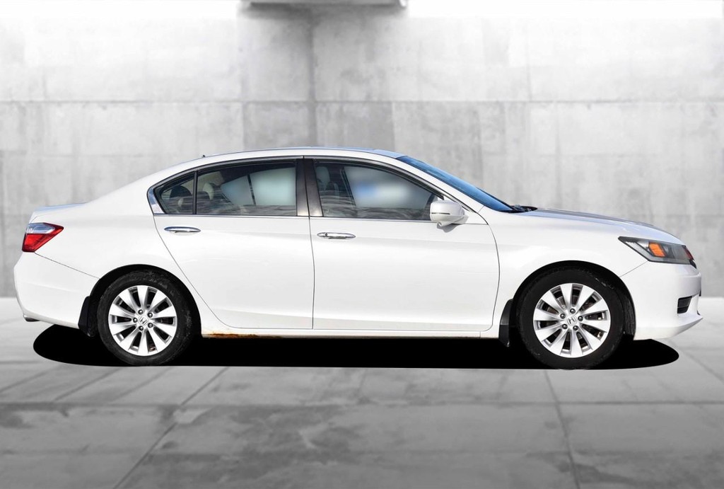 Honda Accord Sedan Vehicle Full-screen Gallery Image 5