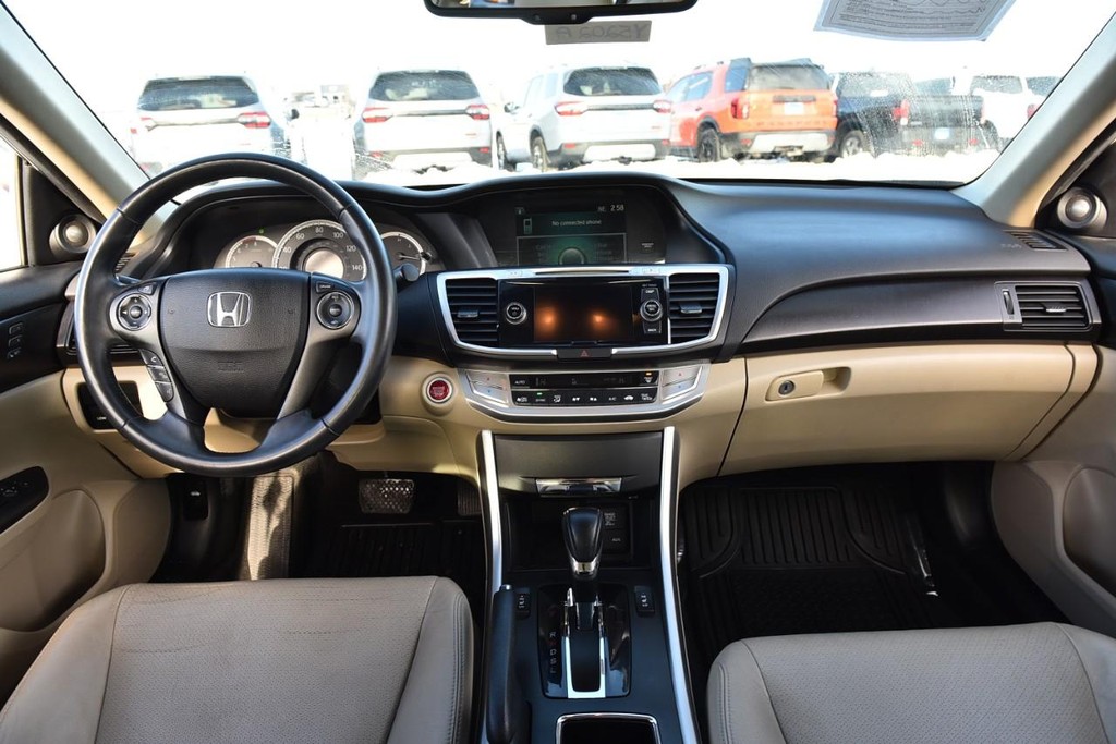 Honda Accord Sedan Vehicle Full-screen Gallery Image 7