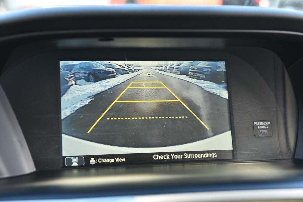 Honda Accord Sedan Vehicle Full-screen Gallery Image 12