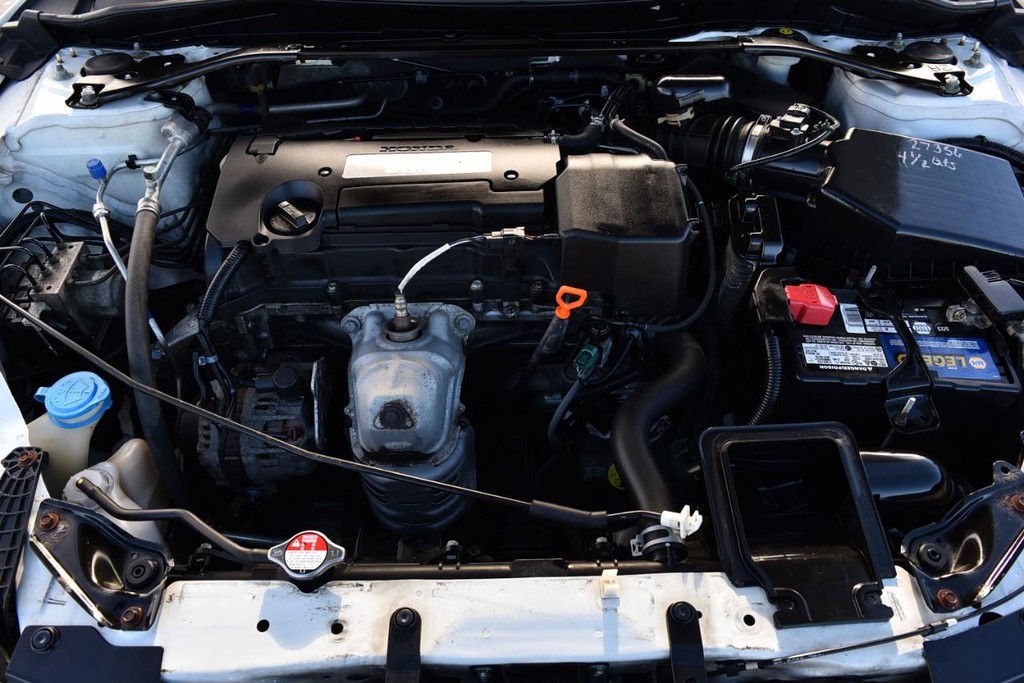 Honda Accord Sedan Vehicle Full-screen Gallery Image 27