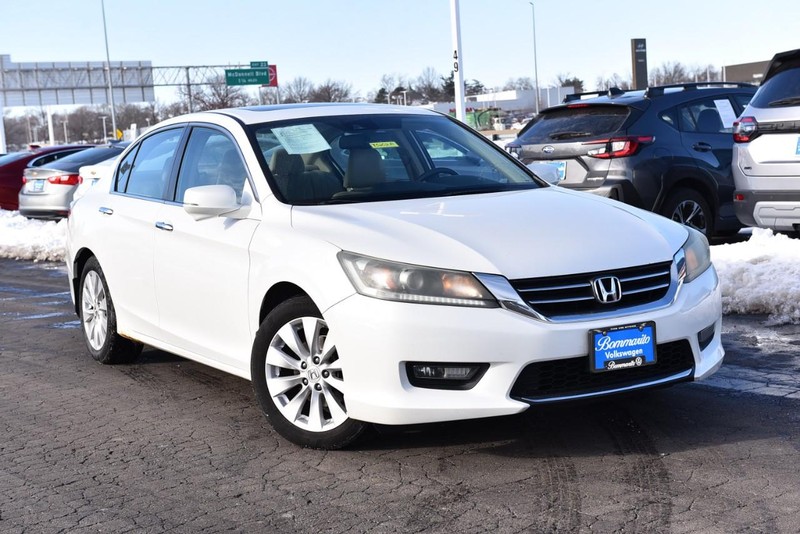 Honda Accord Sedan Vehicle Full-screen Gallery Image 2