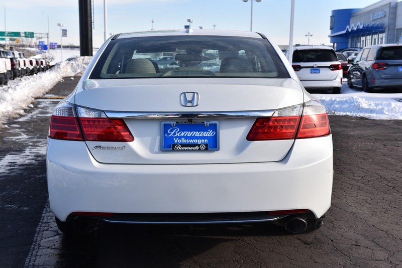 Honda Accord Sedan Vehicle Full-screen Gallery Image 6