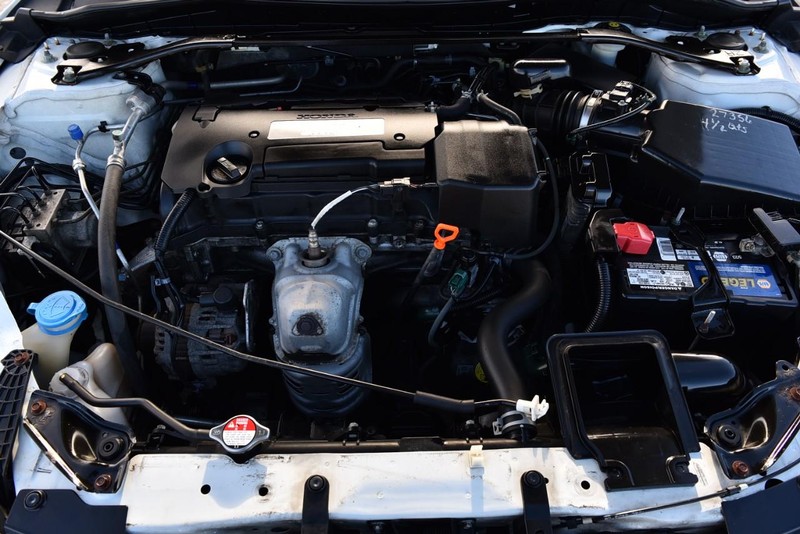 Honda Accord Sedan Vehicle Full-screen Gallery Image 27