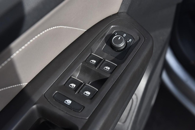 Volkswagen Atlas Cross Sport Vehicle Image 08