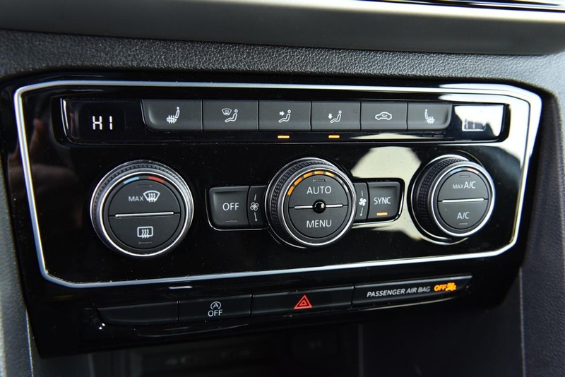 Volkswagen Atlas Cross Sport Vehicle Image 15