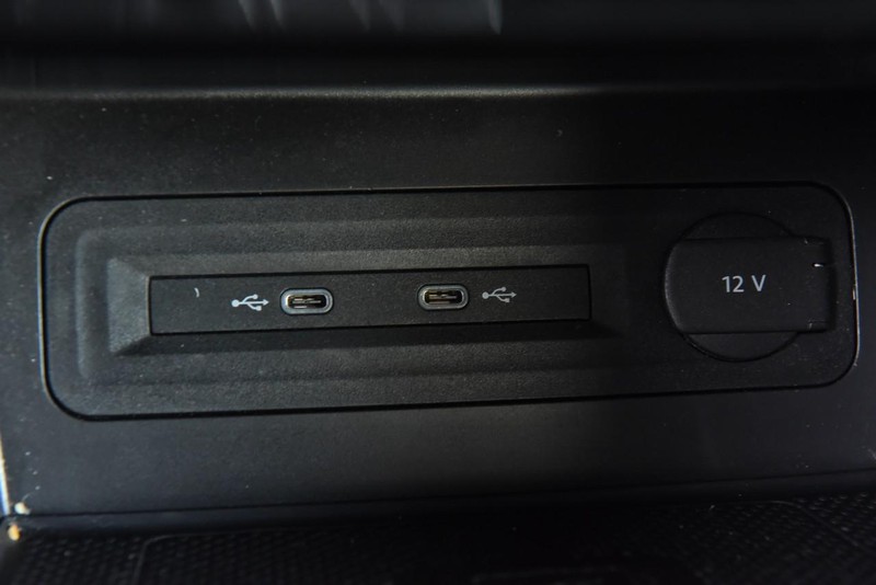 Volkswagen Atlas Cross Sport Vehicle Image 16