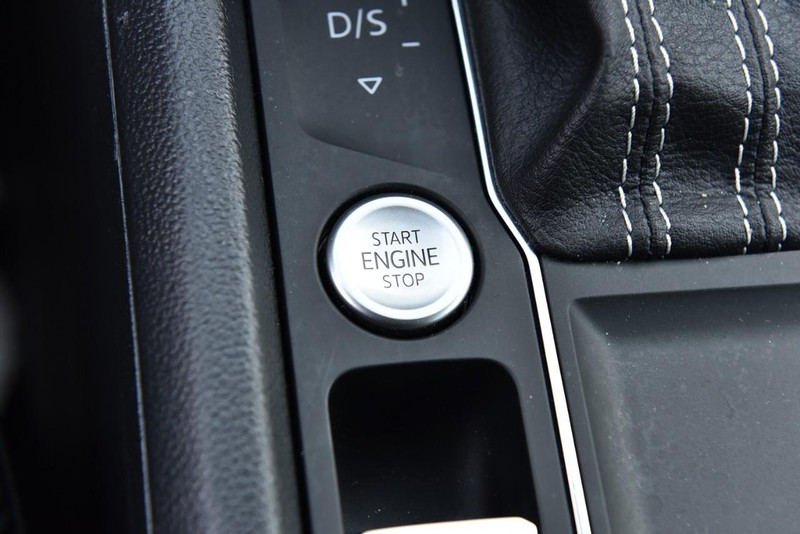 Volkswagen Atlas Cross Sport Vehicle Image 17