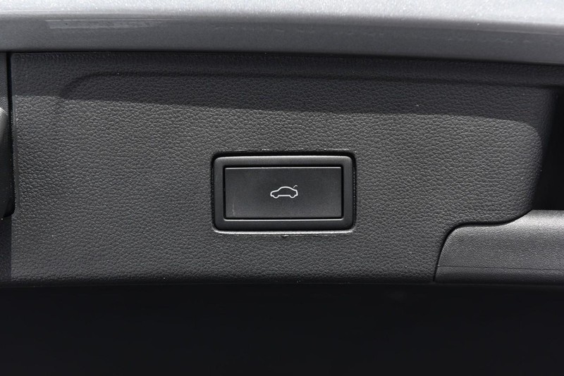 Volkswagen Atlas Cross Sport Vehicle Image 25