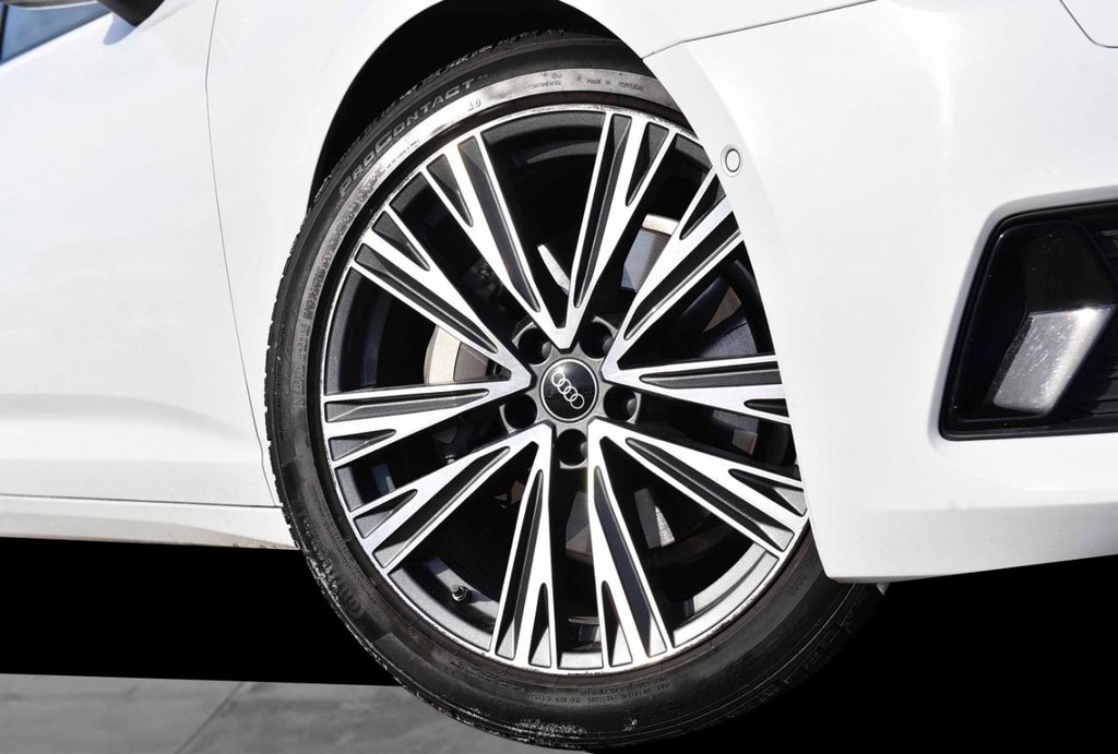 Audi A6 Sedan Vehicle Full-screen Gallery Image 3