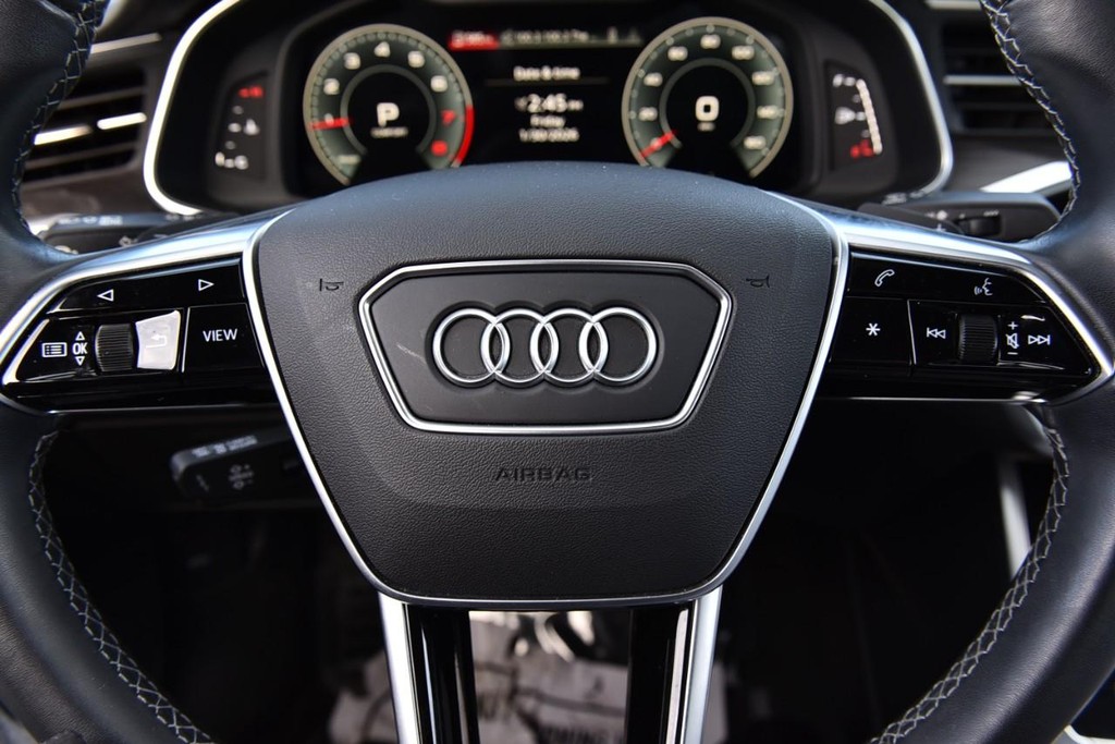 Audi A6 Sedan Vehicle Full-screen Gallery Image 18