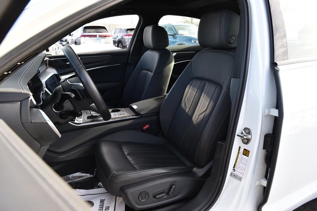 Audi A6 Sedan Vehicle Full-screen Gallery Image 19