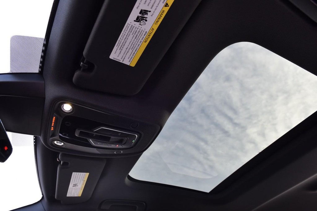 Audi A6 Sedan Vehicle Full-screen Gallery Image 21