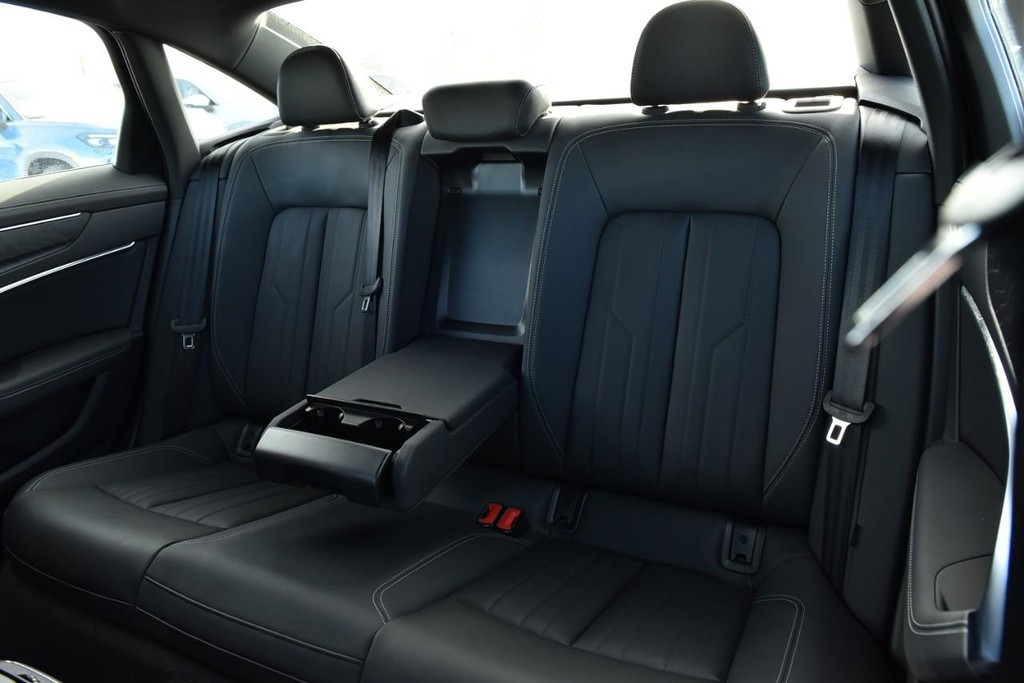 Audi A6 Sedan Vehicle Full-screen Gallery Image 22