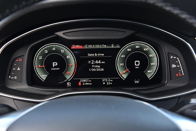 Audi A6 Sedan Vehicle Full-screen Gallery Image 13