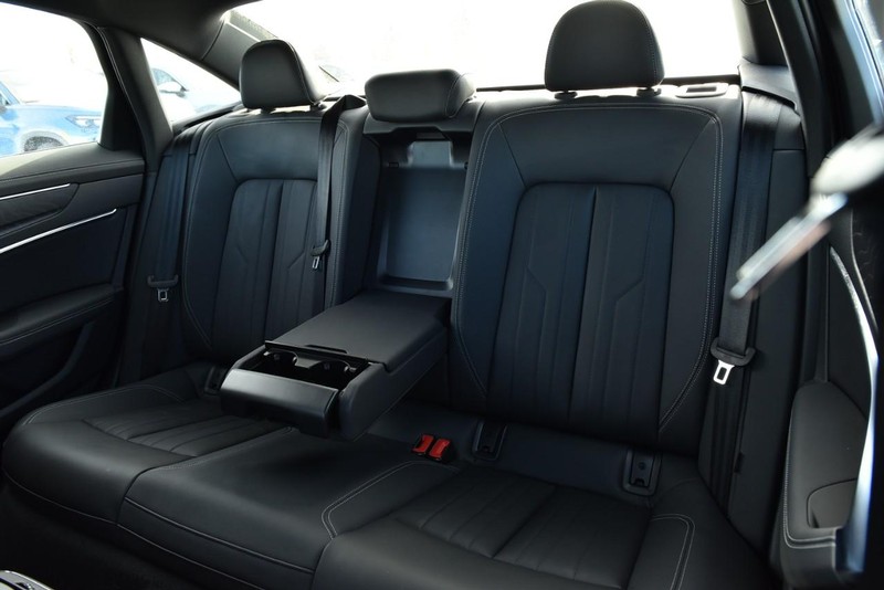 Audi A6 Sedan Vehicle Full-screen Gallery Image 22