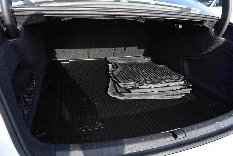 Audi A6 Sedan Vehicle Full-screen Gallery Image 25