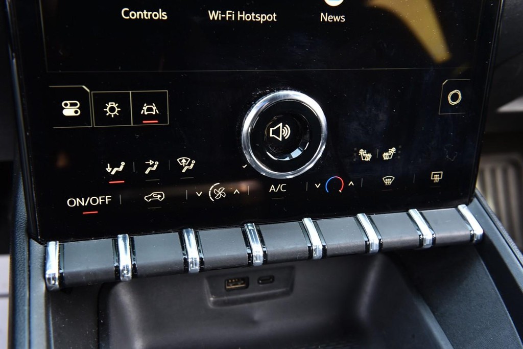 GMC Terrain Vehicle Full-screen Gallery Image 16