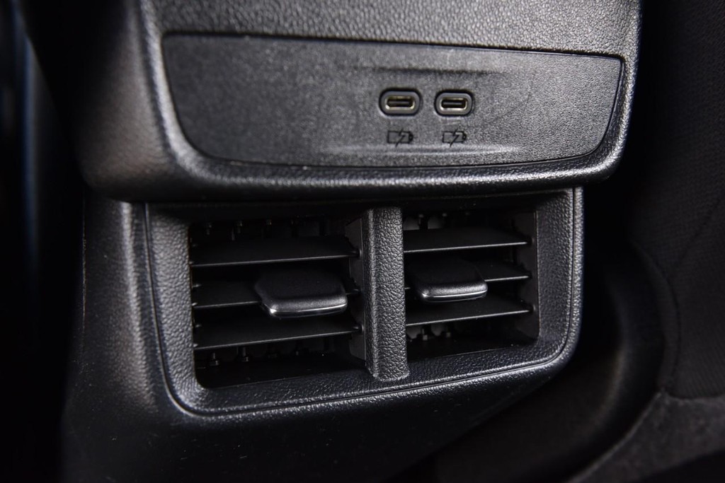 GMC Terrain Vehicle Full-screen Gallery Image 21