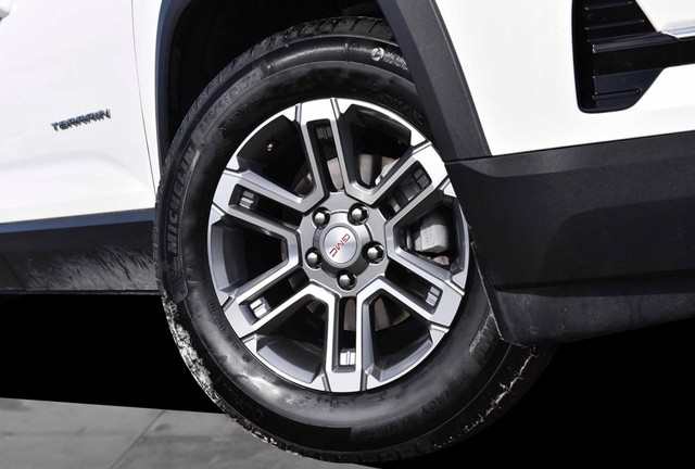 GMC Terrain Vehicle Image 03