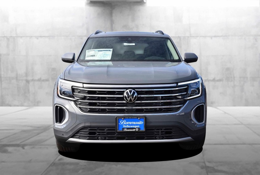 Volkswagen Atlas Vehicle Full-screen Gallery Image 4