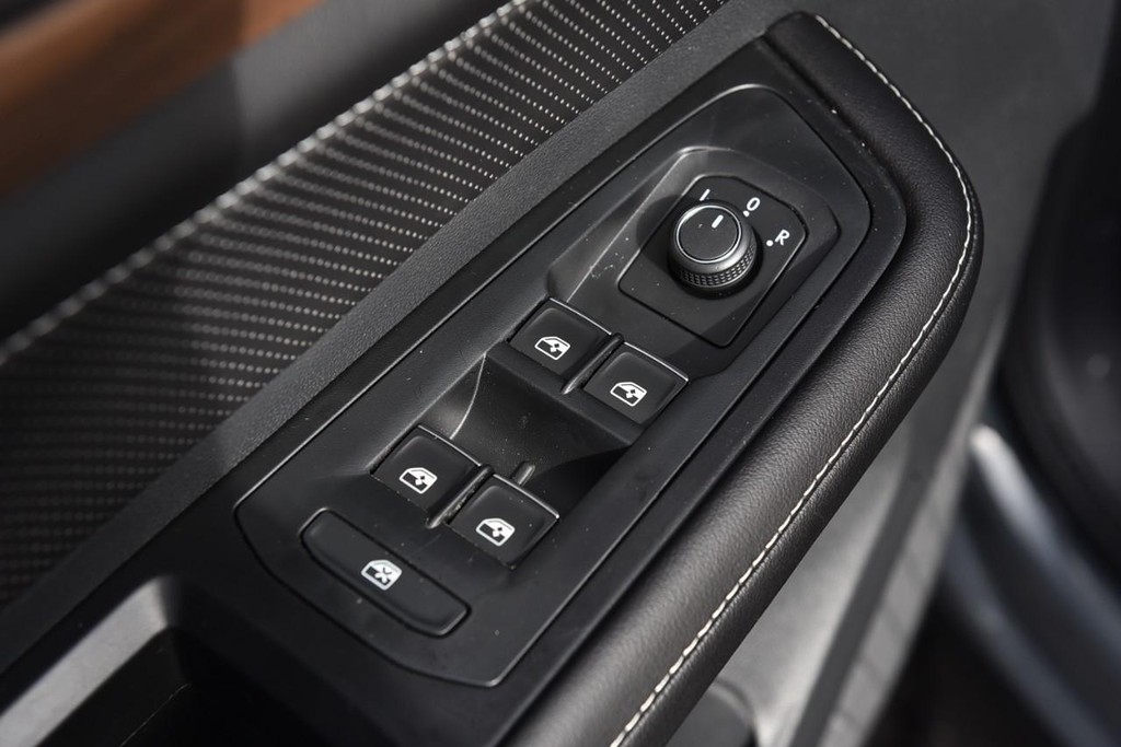 Volkswagen Atlas Vehicle Full-screen Gallery Image 8