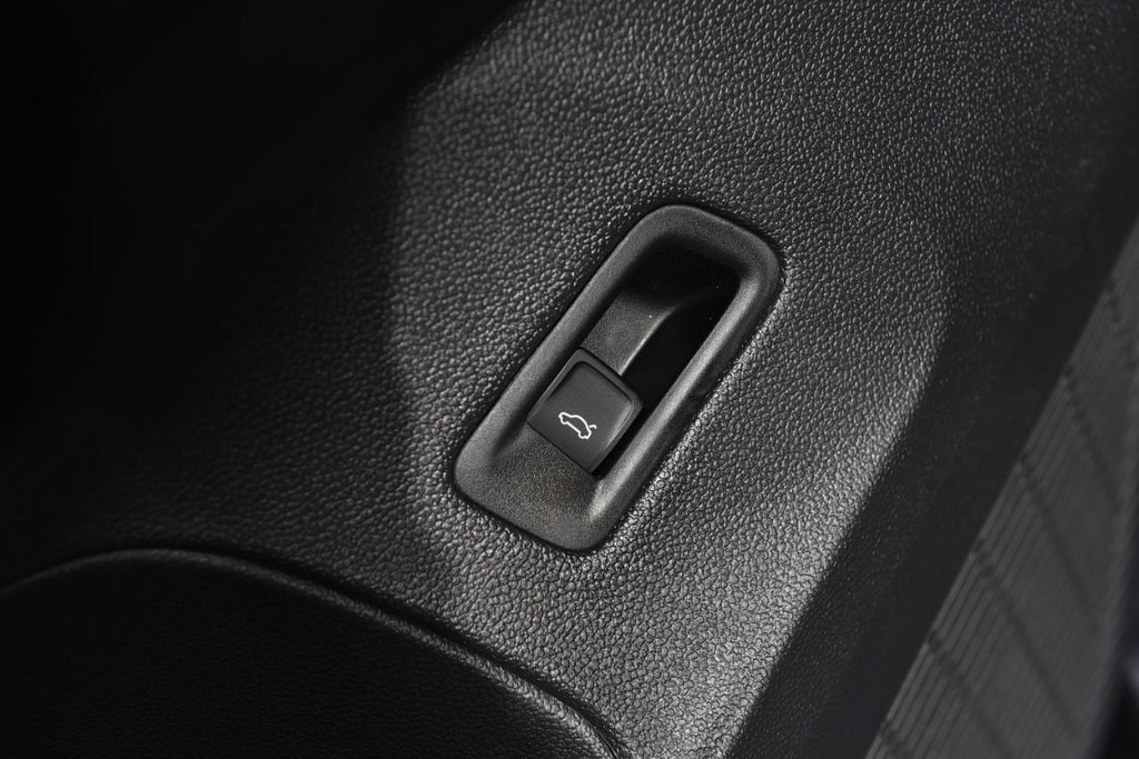 Volkswagen Atlas Vehicle Full-screen Gallery Image 9