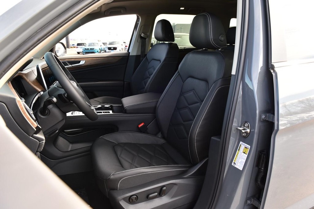 Volkswagen Atlas Vehicle Full-screen Gallery Image 19