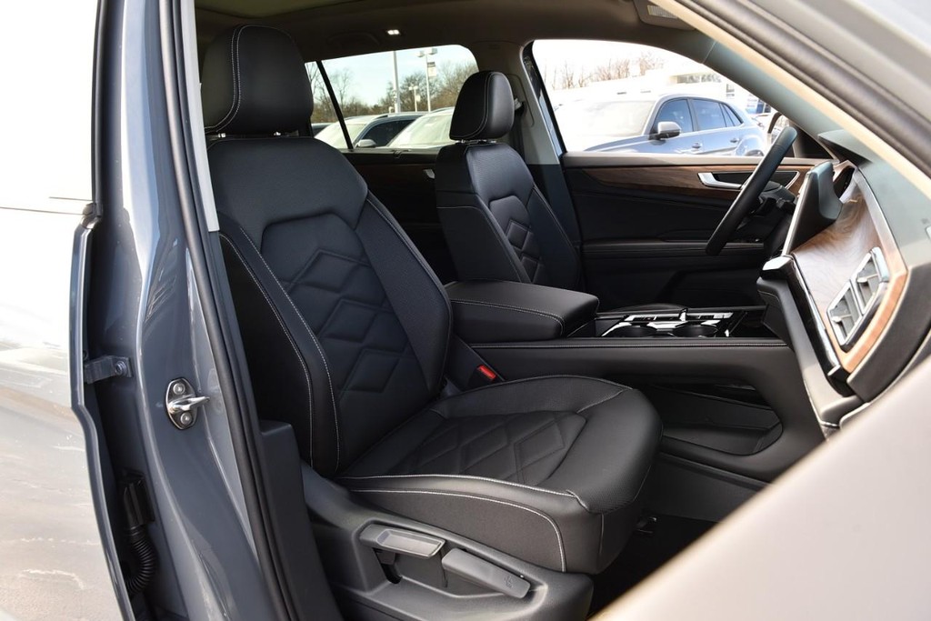 Volkswagen Atlas Vehicle Full-screen Gallery Image 20