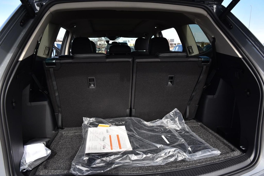 Volkswagen Atlas Vehicle Full-screen Gallery Image 26