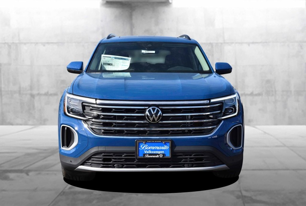 Volkswagen Atlas Vehicle Full-screen Gallery Image 4