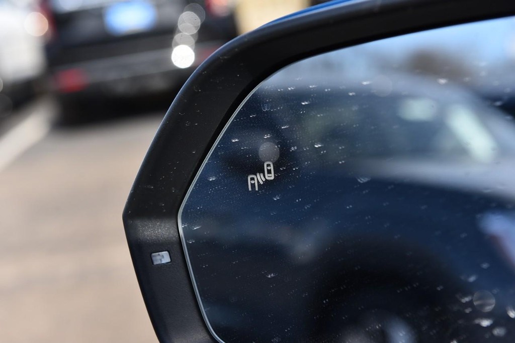 Volkswagen Atlas Vehicle Full-screen Gallery Image 10