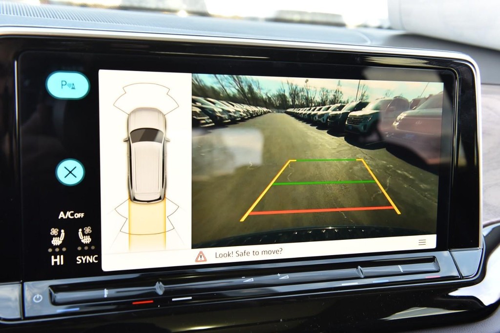 Volkswagen Atlas Vehicle Full-screen Gallery Image 13