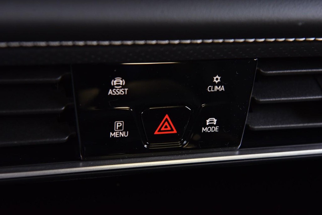 Volkswagen Atlas Vehicle Full-screen Gallery Image 15