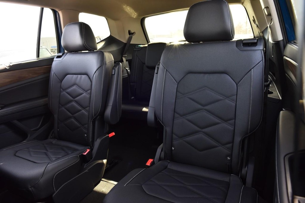 Volkswagen Atlas Vehicle Full-screen Gallery Image 22