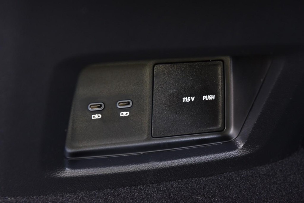 Volkswagen Atlas Vehicle Full-screen Gallery Image 24