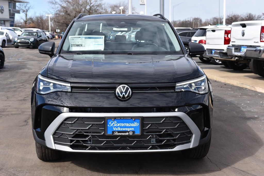 Volkswagen Taos Vehicle Full-screen Gallery Image 4