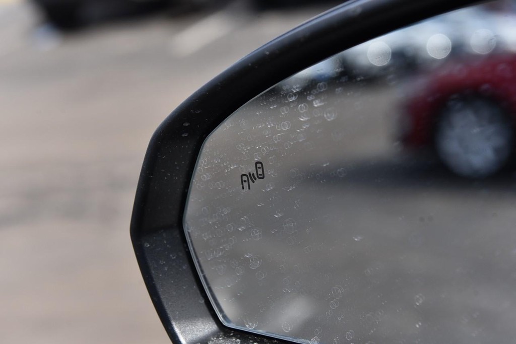 Volkswagen Taos Vehicle Full-screen Gallery Image 9