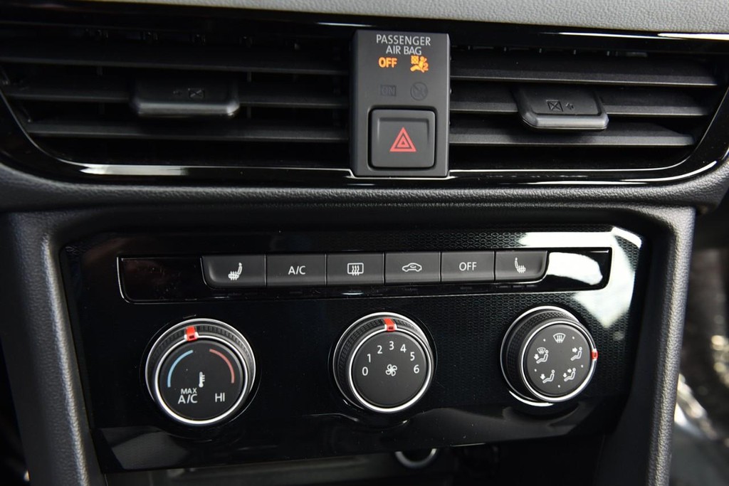 Volkswagen Taos Vehicle Full-screen Gallery Image 14