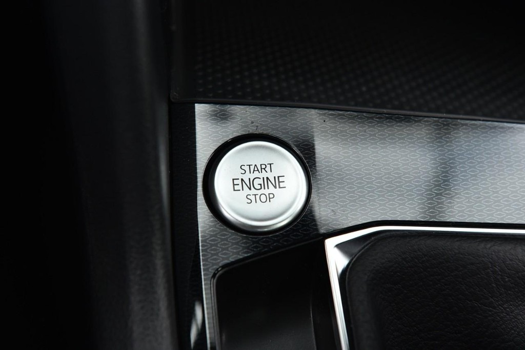 Volkswagen Taos Vehicle Full-screen Gallery Image 16