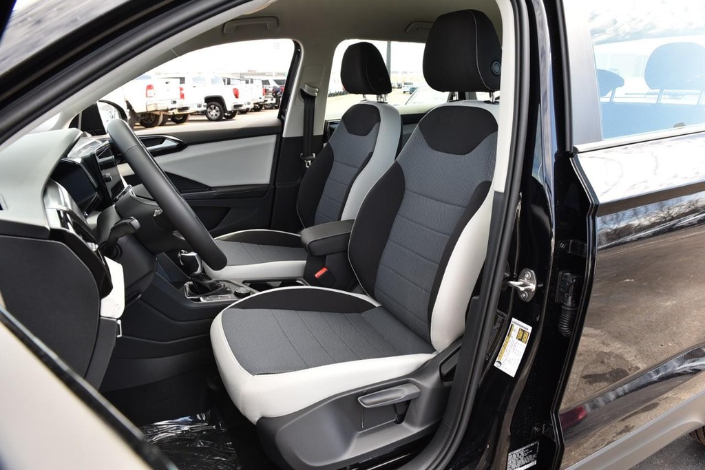 Volkswagen Taos Vehicle Full-screen Gallery Image 19