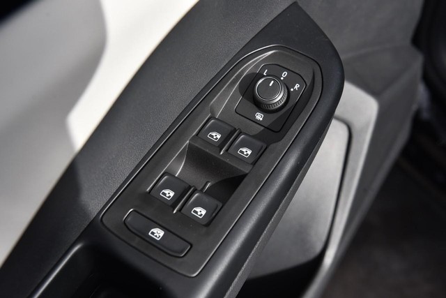 Volkswagen Taos Vehicle Image 08