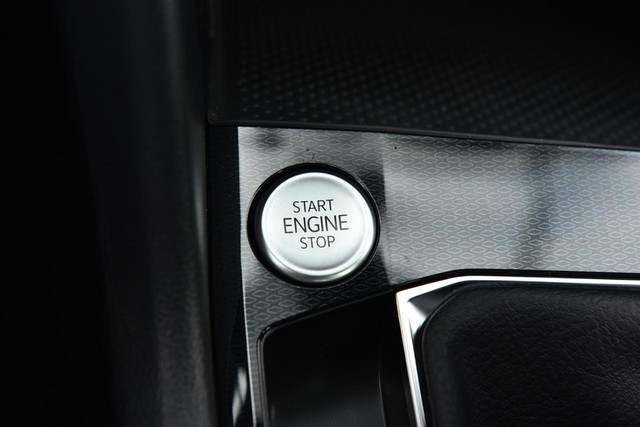 Volkswagen Taos Vehicle Image 16